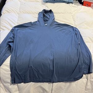 Peter Millar Blue Hoodie
Size: XXL
Thin material